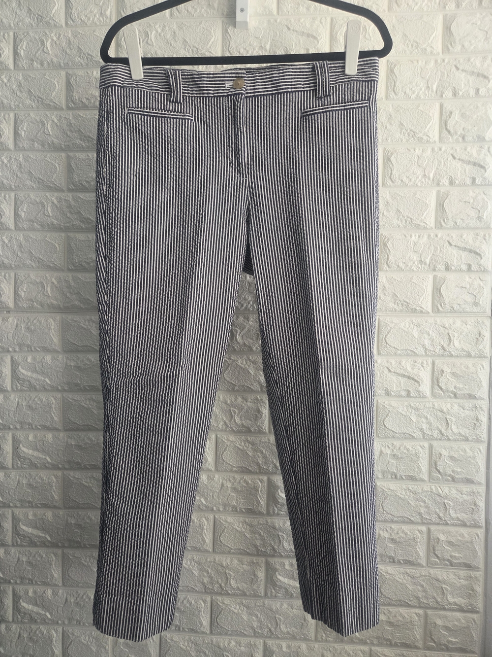 Ann Taylor Seersucker Navy & White Striped Cropped Pants